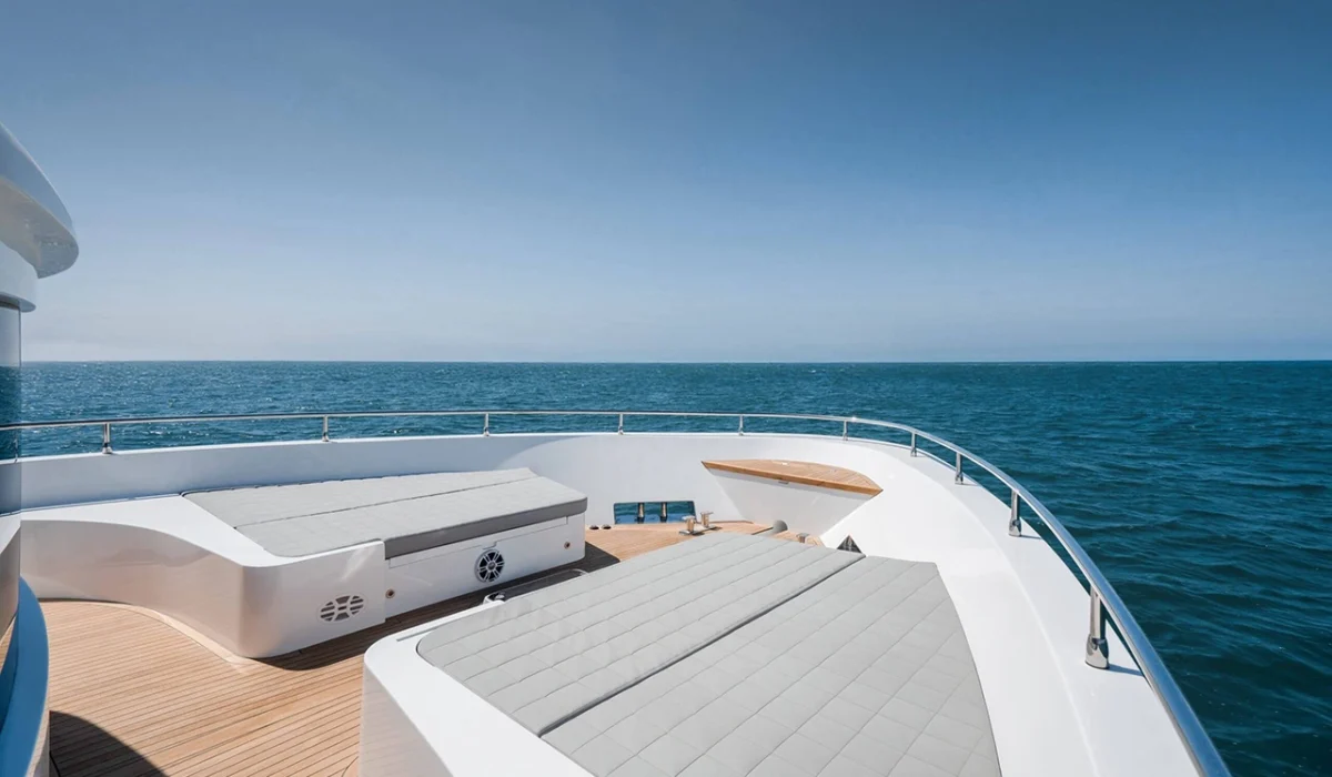 Nomad-75-SUV-Bow-Seating-Area-2111